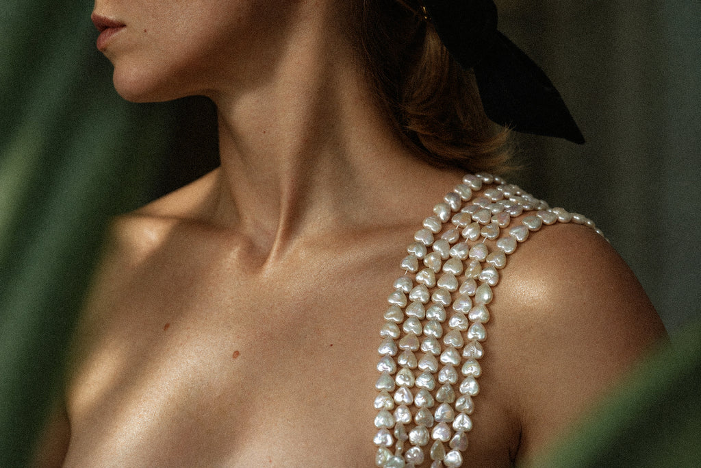 Heart Pearl Necklace, artistic view