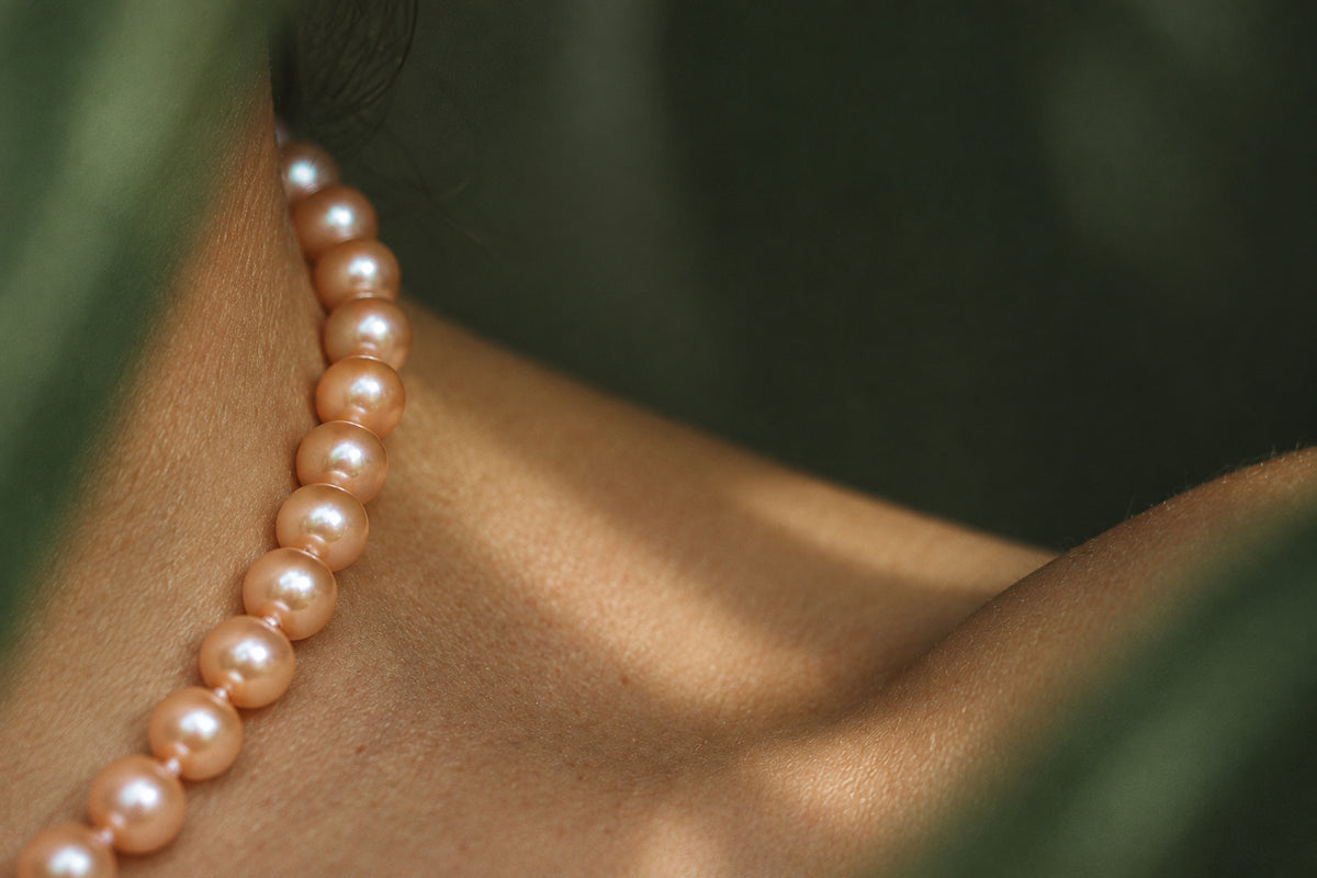 Rose Round Pearl Necklace, detail