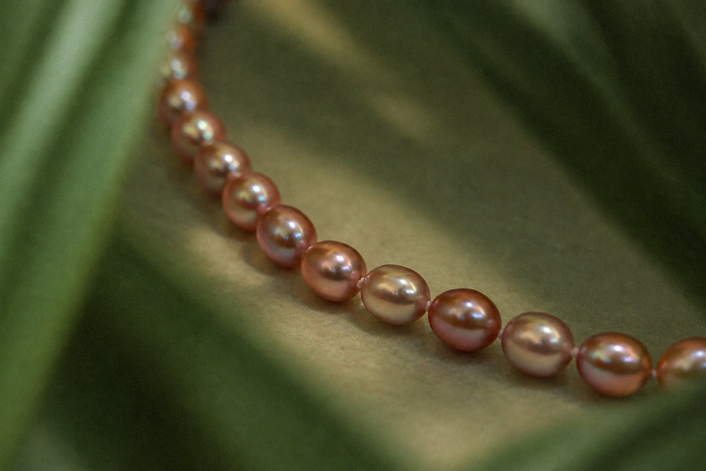 Lavender Oval Pearl Necklace, detail