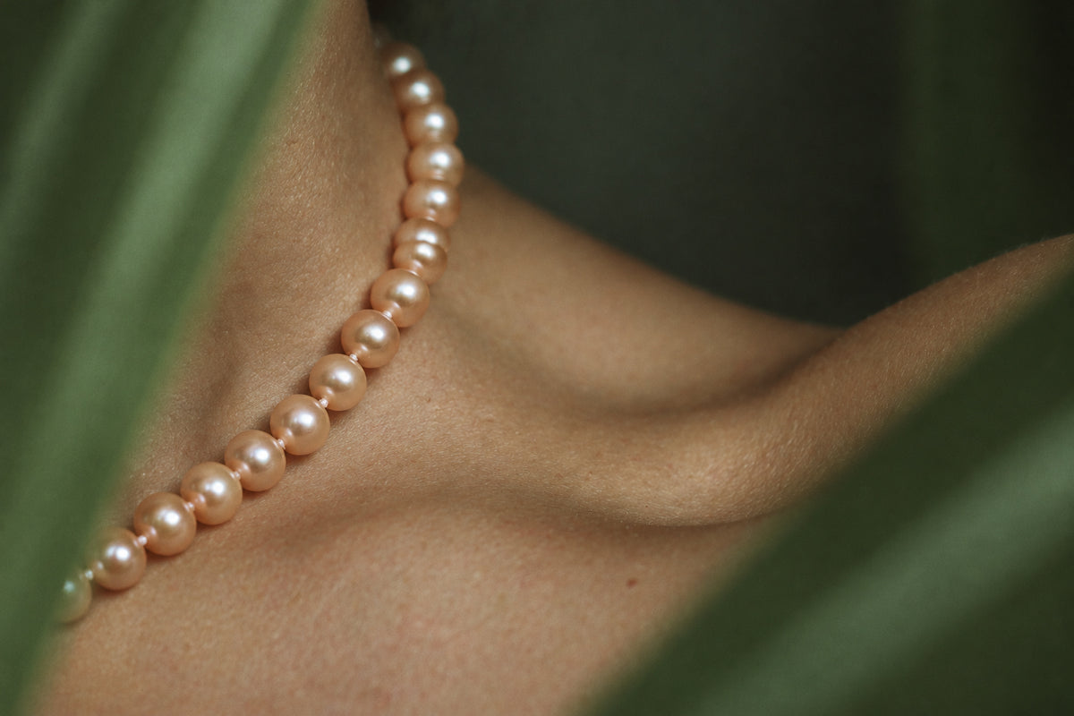 Rose Round Pearl Necklace, close-up